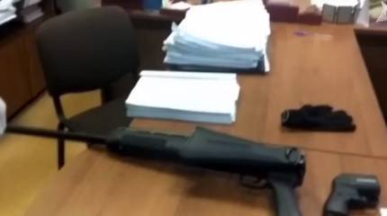 Мужчина открыл стрельбу в здании мирового суда в Новокузнецке