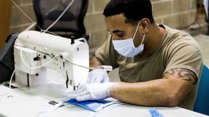 Американская армия начала самостоятельно шить медицинские маски