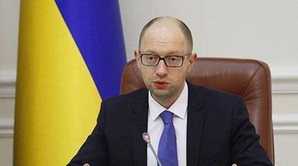 Яценюк требует от глав регионов планы перехода экономики на "военные рельсы"