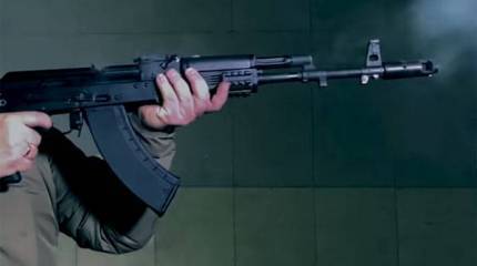 Выбираем лучший хват для стрельбы из АК "без отдачи"