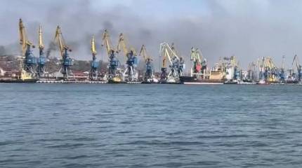 Блокированные в порту Мариуполя боевики «Азова» захватили два иностранных судна