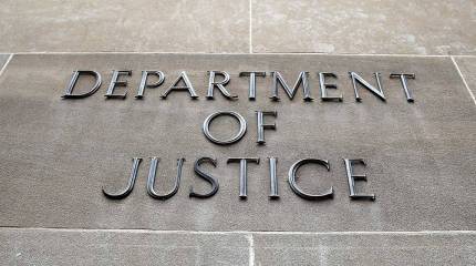 Обвиняя других, сам следить не забывай