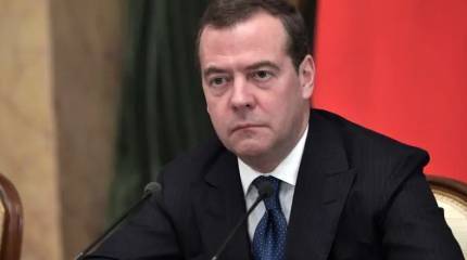 «Надо установить уголовную ответственность для иноагентов»: Медведев прокомментировал события в Тбилиси