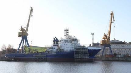 Судно тылового обеспечения "Всеволод Бобров" готовят к вселению экипажа