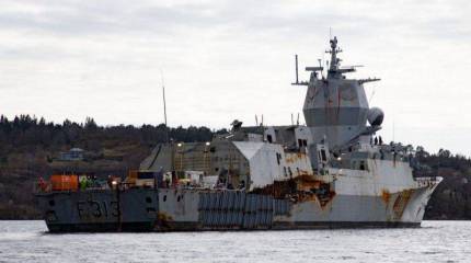 Поднятый со дна фрегат F 313 Helge Ingstad впервые прошёл своим ходом