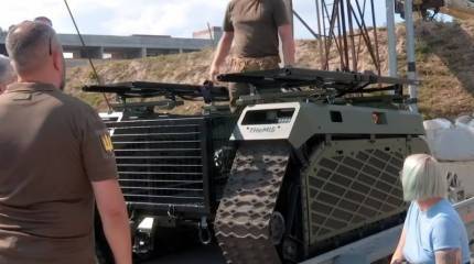 Порошенко запустил программу обеспечения ВСУ роботизированными платформами