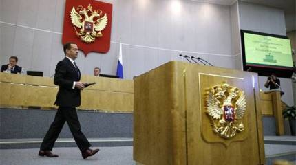 СМИ: Медведев на днях утвердит план по дедолларизации экономики России