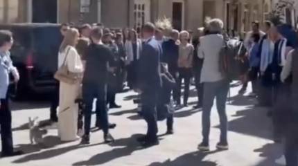 Глава Еврокомиссии фон дер Ляйен на улицах Люксембурга была «вынуждена» слушать песню «День Победы»