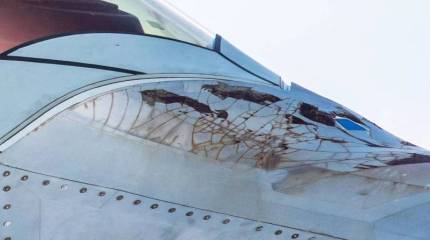 Показаны следы коррозии и гниения на поверхности F-22 ВВС США