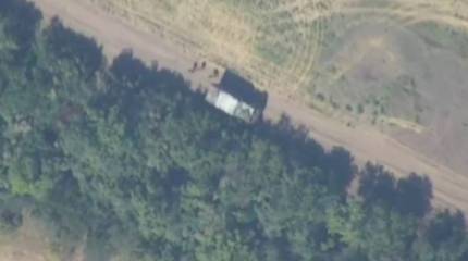 Уничтожение «Ланцетом» замаскированной американской гаубицы М777 попало в кадр