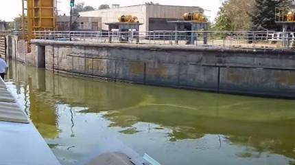 Спиннинг и пластиковая бутылка: Голландцам показали «секретную» украинскую технологию на днепровском шлюзе