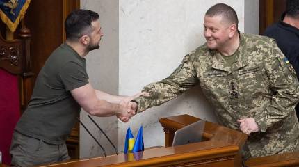 Залужный упрекает Зеленского в отказе объявить военное положение до начала СВО