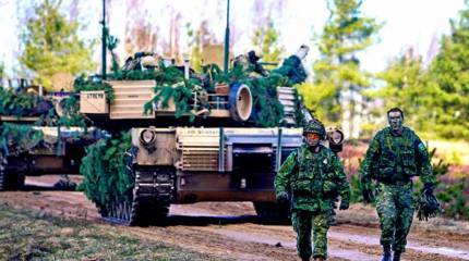 В Германии отказались встречать колонны американской бронетехники