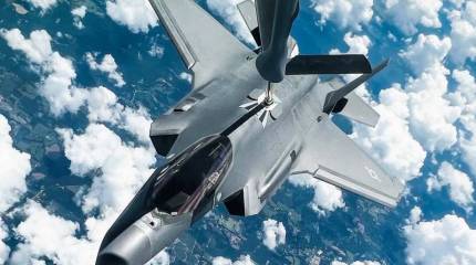 Из-за нехватки топливозаправщиков ВВС США стали пользоваться услугами частной компании