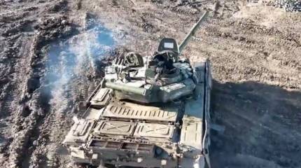 Российский танк Т-72 выдержал удар дрона-камикадзе с противотанковым боеприпасом