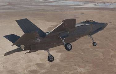 Серийный истребитель F-35A Lightning II встал на крыло