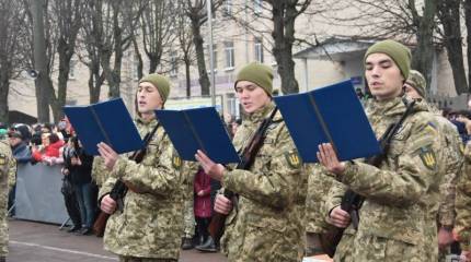 Киев перебрасывает на Донбасс солдат-срочников для сбережения оперативных резервов ВСУ