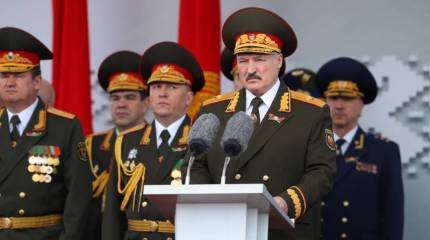 Немецкий дипломат заявил, что Белоруссия больше не сможет выбраться из «российских объятий»