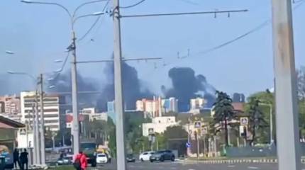 После дневной атаки дронов ВС РФ взрывы и клубы дыма в Харькове, оккупированных ВСУ Херсоне и Запорожье