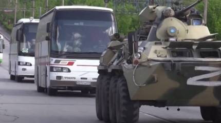 Капитуляция и плен: всё новые группы боевиков выходят с завода "Азовсталь" в Мариуполе