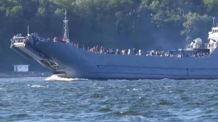 Повреждённый близ литовского пляжа корабль ВМС Польши "Gniezno" поставлен на ремонт