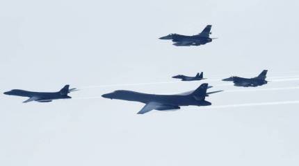 Красиво летят: В-1 отработали бомбометание у границ КНДР