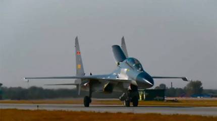 Китай показал неизвестную ракету воздушного базирования на истребителе J-11
