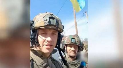 Бойцы НМ ДНР сбросили украинский флаг над Озёрным