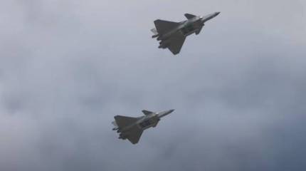 Китайские эксперты предлагают создать палубную версию истребителя J-20 взамен программы J-31