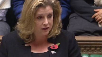 Впервые в истории женщина стала главой Минобороны Британии