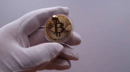 В сети распространяют теорию: золотые активы США заменят биткоином