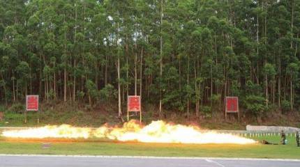 НОАК продемонстрировала применение ранцевого огнемёта