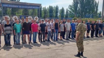 Французская пресса:  украинцы стремятся избежать мобилизации и отправки на фронт