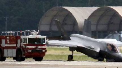 Инцидент в США: F-35 сел на аэродроме без передней стойки шасси