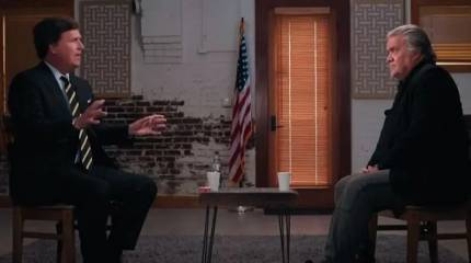 «Объясните этому чокнутому»: Трамп раскритиковал Такера Карлсона за совет не втягивать США в войну на Ближнем Востоке