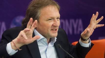 Цирк уехал. А что Титов?