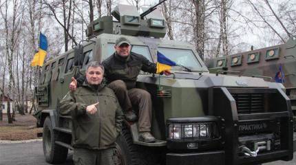 Аваков "борется с коррупцией" и пугает Европу "фронтом возле Варшавы"