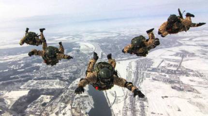 Десантники будут прыгать с 8 тыс. метров