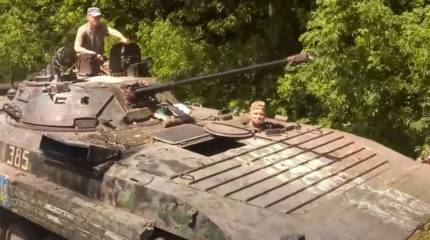 Войска НМ ДНР подбили БМП-2 украинских силовиков