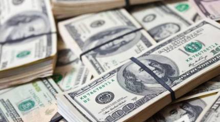 Американский доллар вернул позиции самой торгуемой иностранной валюты на российском рынке