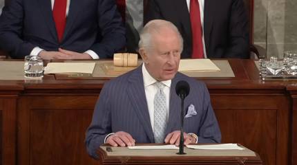 Чтецы по губам: Трамп заявил Карлу о беседе с Путиным - король хотел смены темы