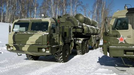 На вооружение зенитчиков ВВО поступил очередной комплект ЗРС С-400