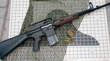 Автоматическая винтовка Армэлайт AR 10, калибр 7,62 мм