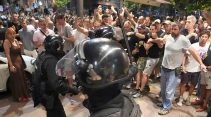 Президент Сербии назвал «головорезами» протестующих и обвинил Запад в организации беспорядков в стране