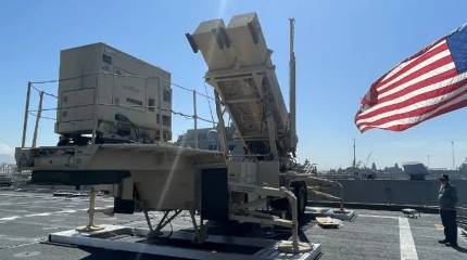 На корабле ВМС США впервые развернули пусковую установку ЗРК Patriot