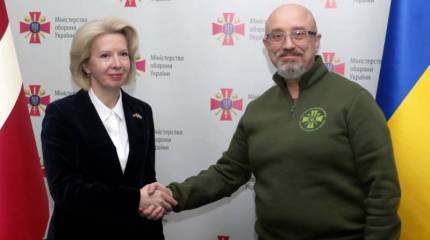 Министр обороны Латвии Инара Мурниеце пообещала поставить Киеву новую партию военной помощи, включая вертолёты