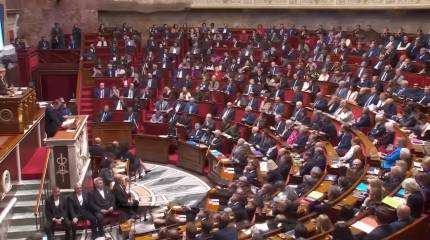 В Париже назревает кризис: социалисты требуют вернуть налоги на богатство