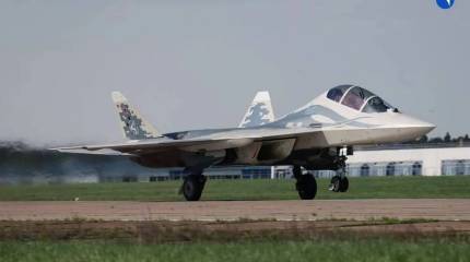 Новейший двухместный истребитель Су-57Д впервые поднялся в воздух