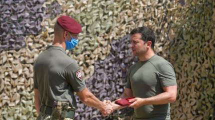 Зеленский заявил о возможности «своего горящего Донбасса» в Беларуси: реакция на выдачу задержанных в Минске России