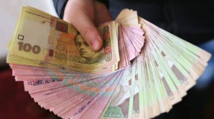 Антирекорд: украинская гривна обновила исторический минимум к доллару